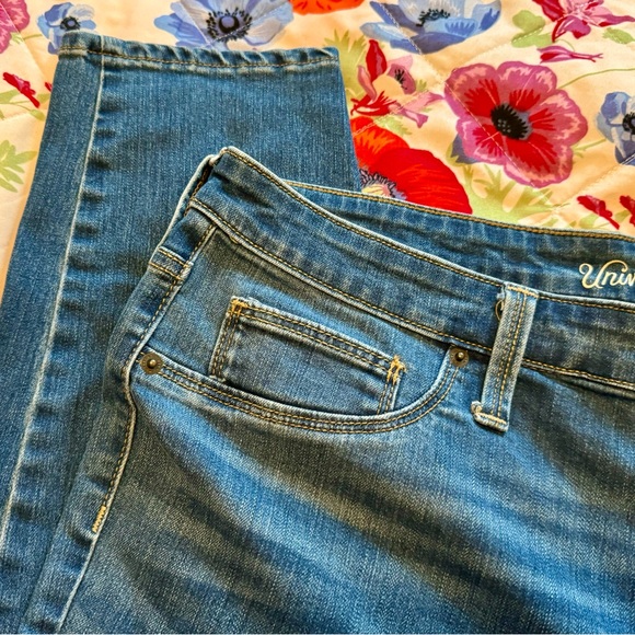 Universal Thread Women’s Size 18/34 Blue Jeans NWOT Nice - Picture 8 of 16